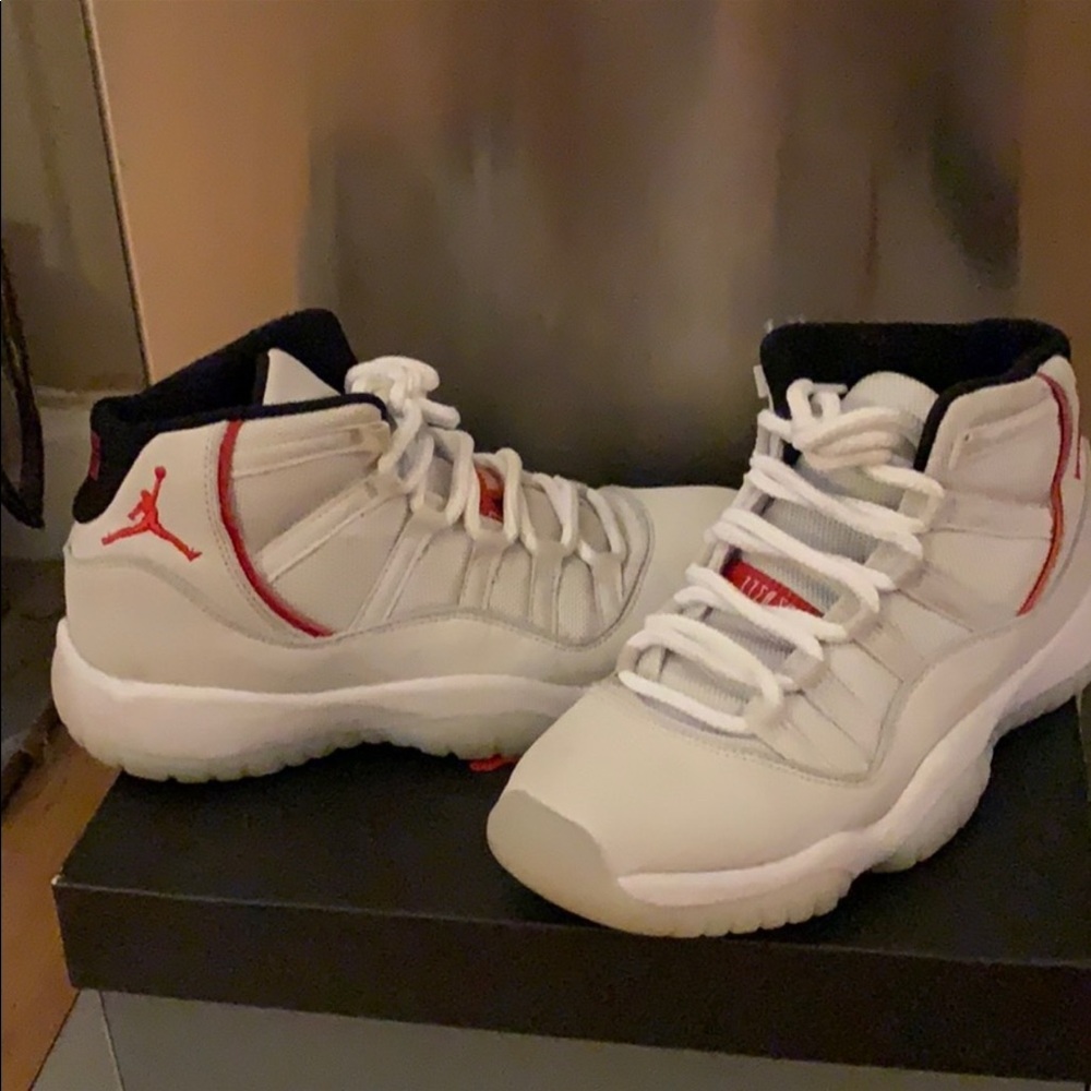 Nike Air Jordan 11 retro size 6 platinum tint